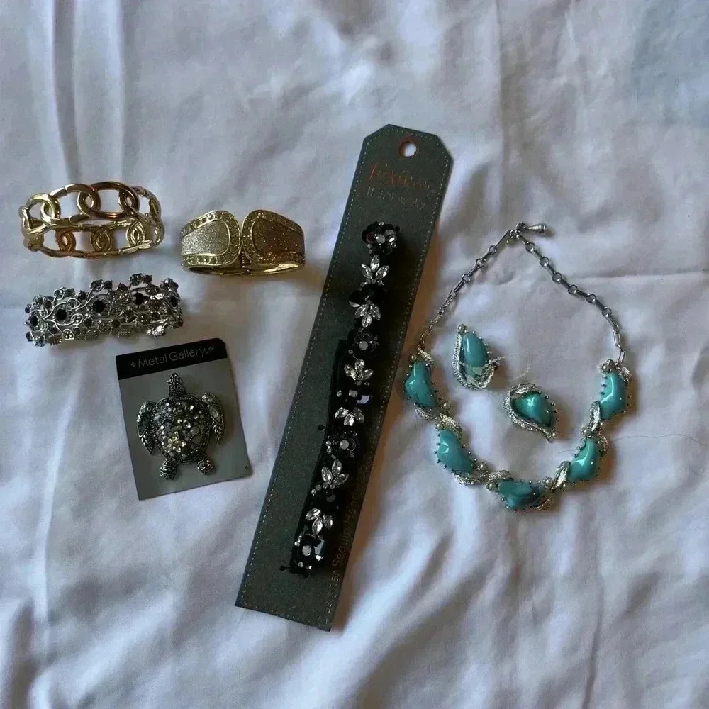 Lot of Cosmetic Jewelry